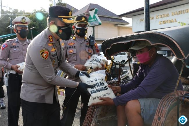Bhakti Sosial Polres Kendal di Pasar Komplek Kendal Permai